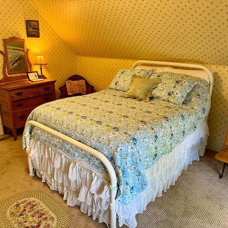 Pansy'S Parlor Bed & Breakfast Golden Extérieur photo