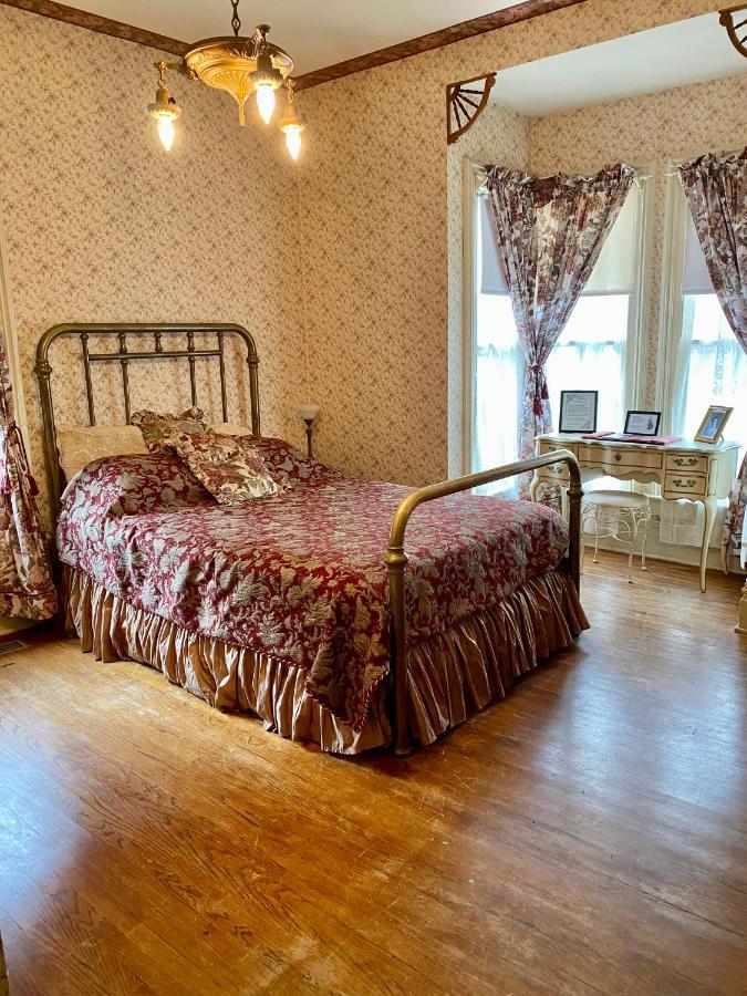 Pansy'S Parlor Bed & Breakfast Golden Extérieur photo