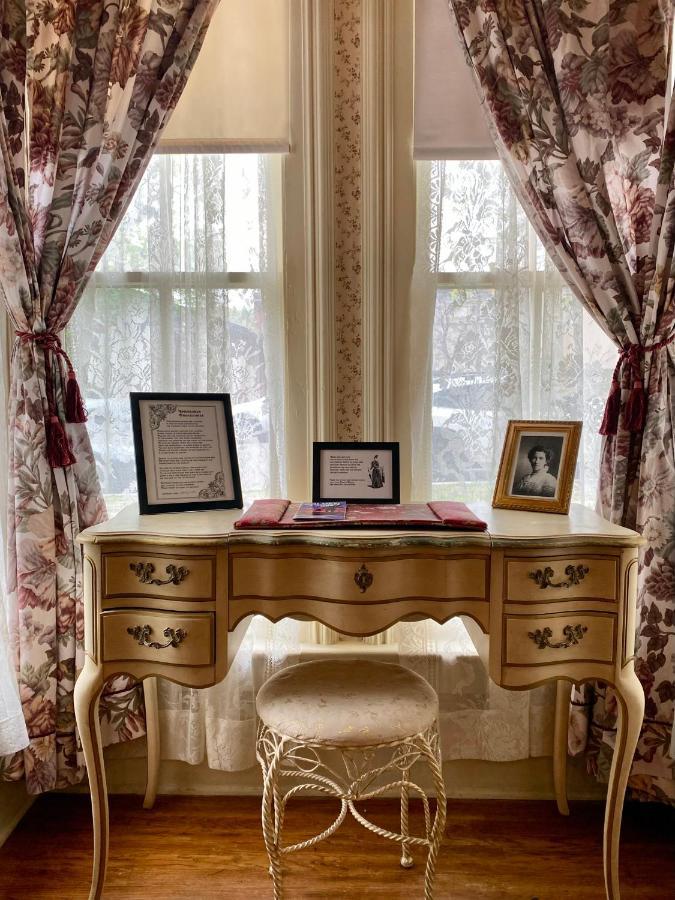 Pansy'S Parlor Bed & Breakfast Golden Extérieur photo