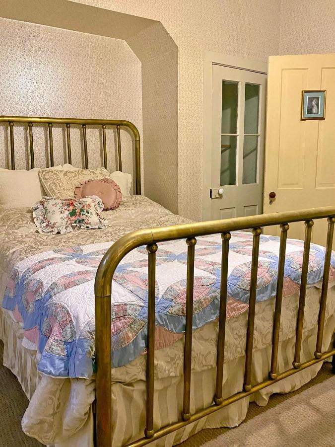 Pansy'S Parlor Bed & Breakfast Golden Extérieur photo