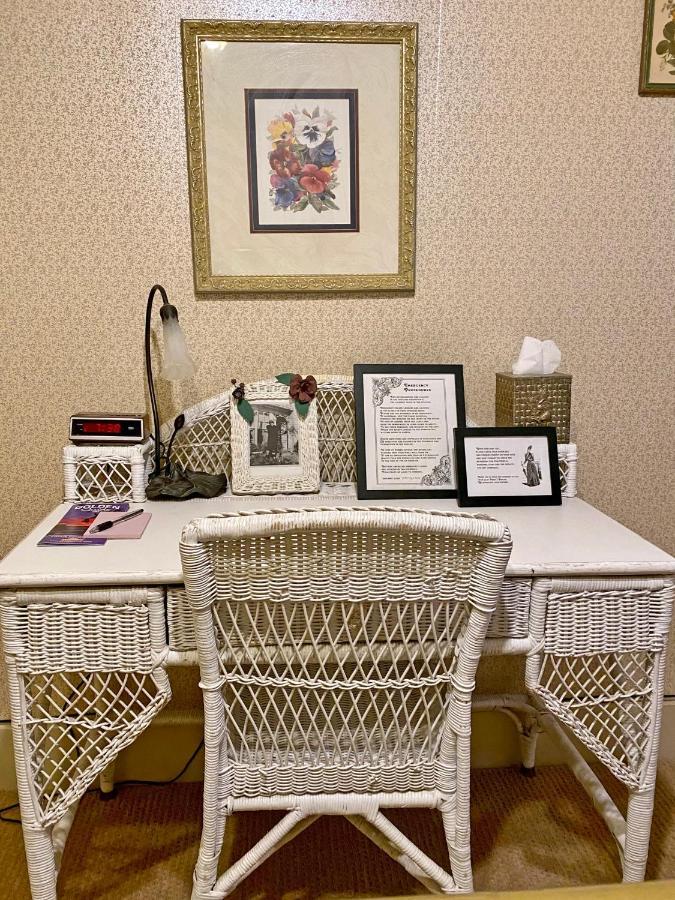 Pansy'S Parlor Bed & Breakfast Golden Extérieur photo