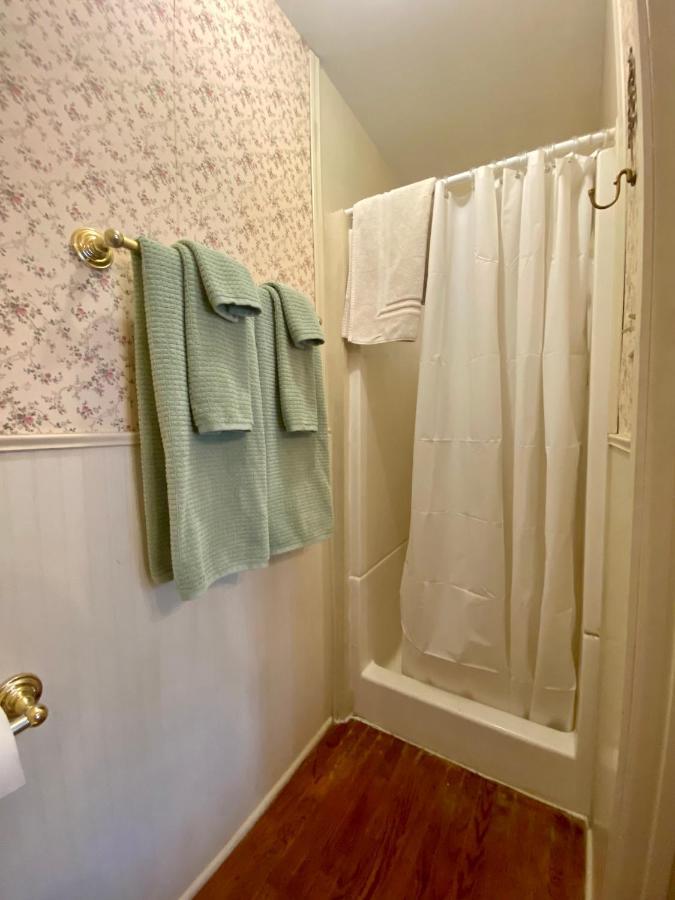 Pansy'S Parlor Bed & Breakfast Golden Extérieur photo
