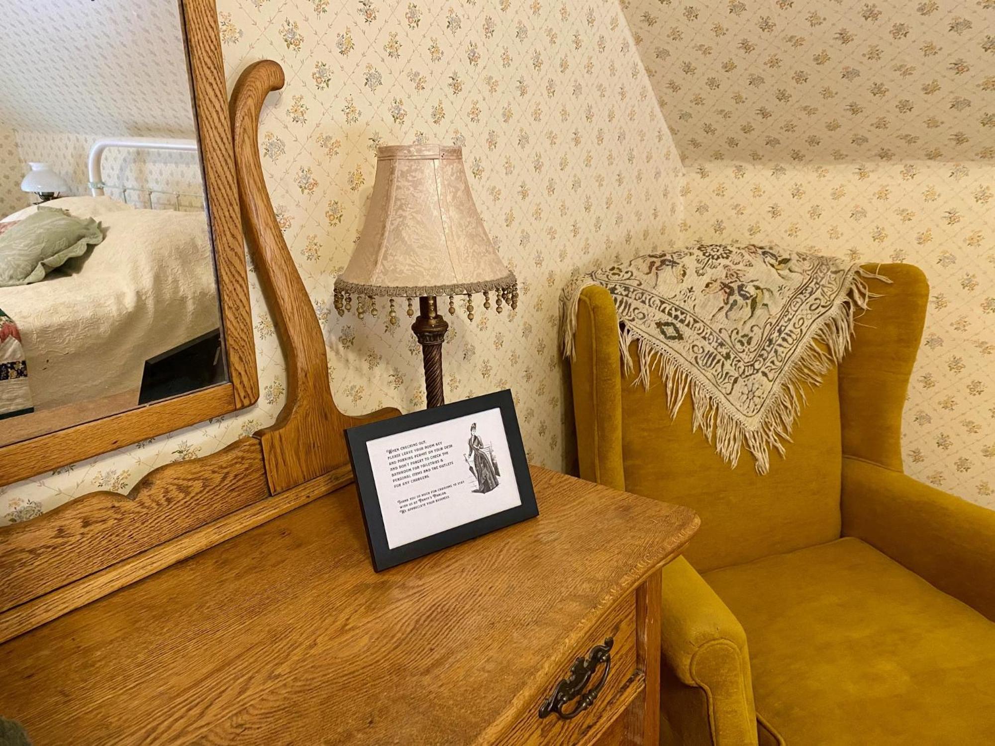 Pansy'S Parlor Bed & Breakfast Golden Extérieur photo